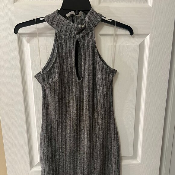 Form fitting party dress - Picture 1 of 4